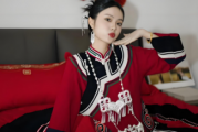 列来拉杜：资本化时代的彝族服饰